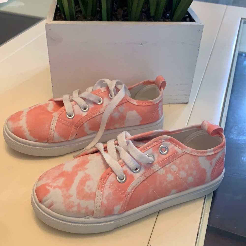 🦄Lil girl Tye-dye shoes🦄